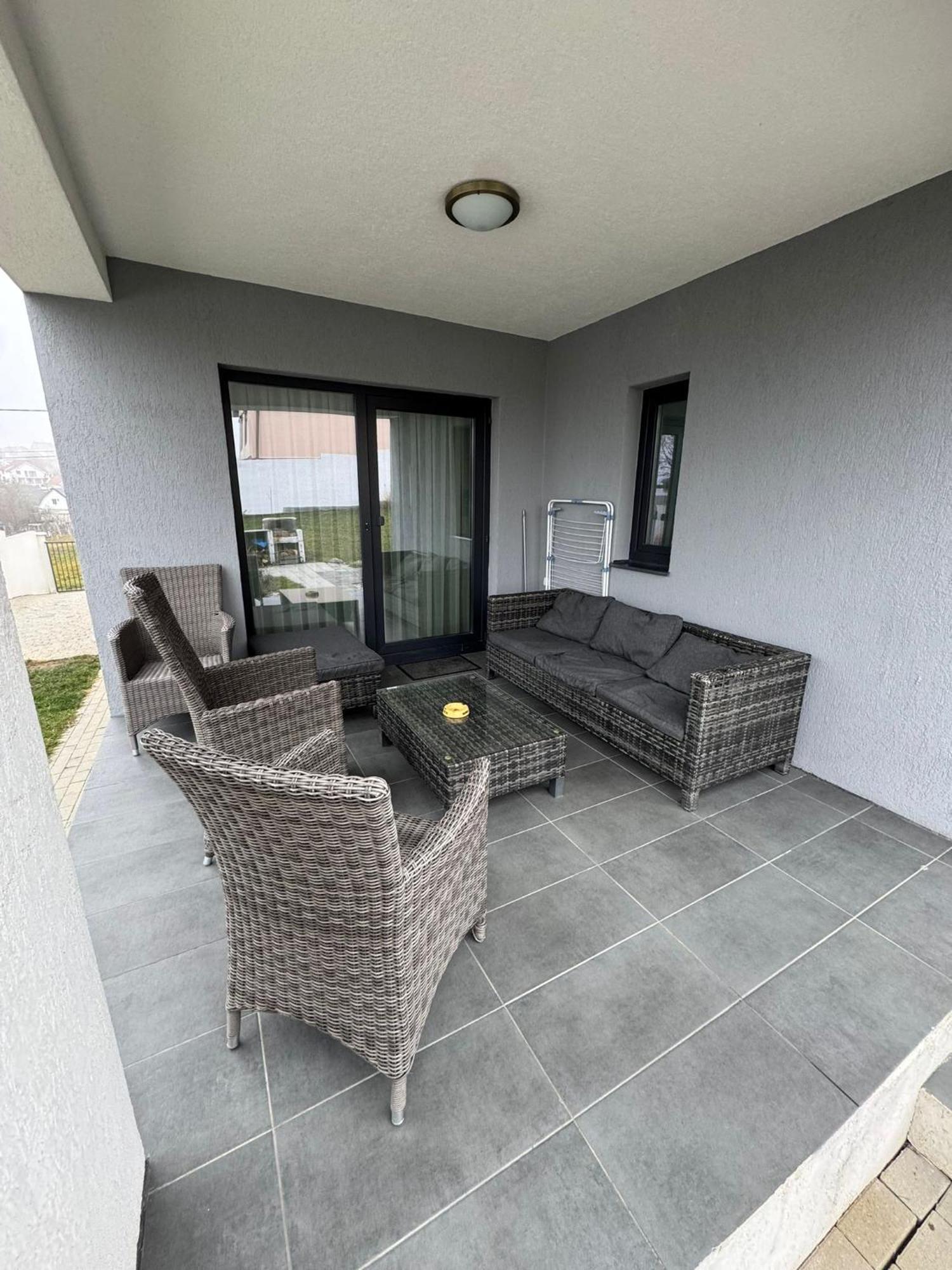 Vila Andrea Oradea Luaran gambar